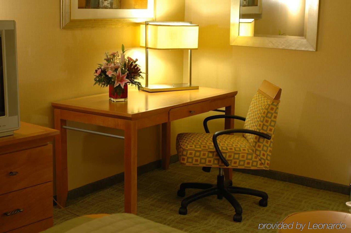 Doubletree By Hilton Columbus/Worthington Hotel Room photo